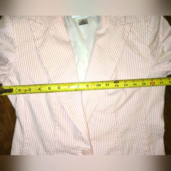 Bloomingdale's Women's Pink Pinestripe Seersucker Blazer Size 6 - Picture 8 of 11